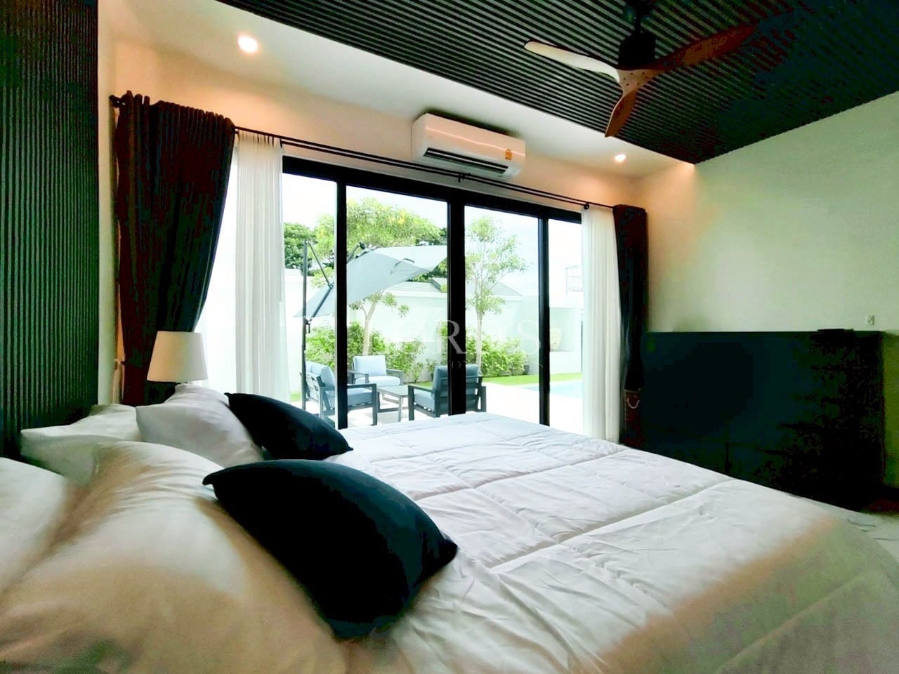 luxury bedroom